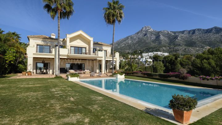 Marbella Golden Mile, Villa i traditionell stil med panoramautsikt i Marbella Hill Club