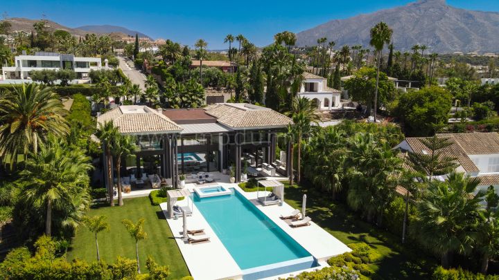 Marbella Ville, Villa de golf de luxe en première ligne à Nueva Andalucia, Espagne
