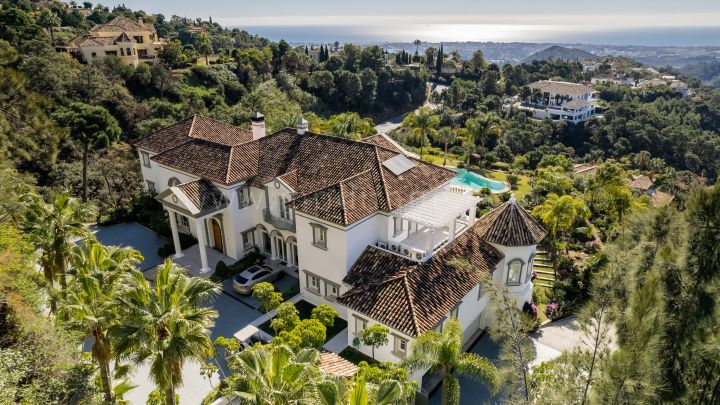 Benahavis, La Zagaleta Grand Italian style Mansion with Panoramic Sea Views