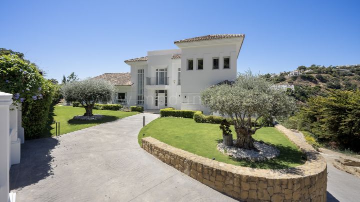 Nueva Andalucia, New Villa within a Luxurious Gated Community in Nueva Andalucía