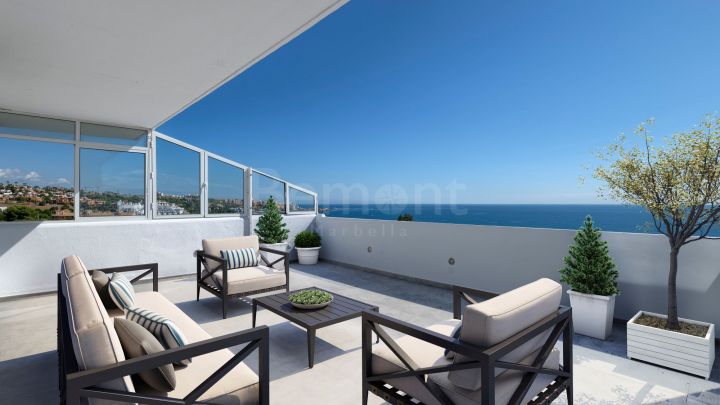 3-Bedroom penthouse with sea views for sale in Marbella West