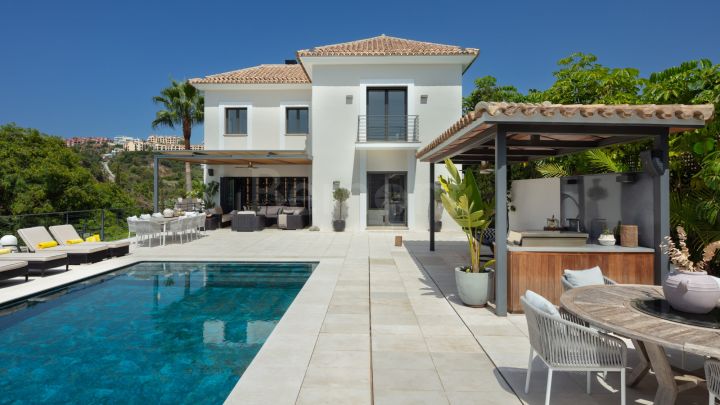 6-Bedroom villa with sea views for sale in Benahavis, Southern Spain