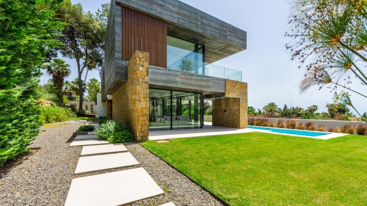 Brand new contemporary villa for sale in Marbella Golden Mile