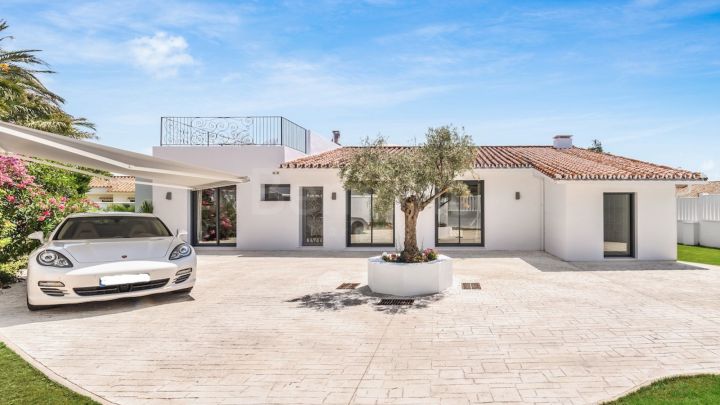 Modern beach villa for sale in Marbella West