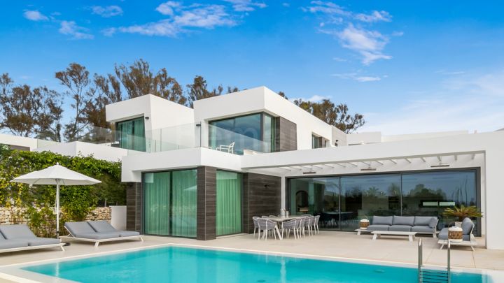 Contemporary villa with sea views for sale in Cabopino, Marbella East
