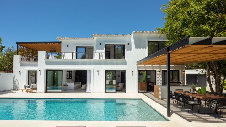 4-Bedroom beachside villa for sale in Marbella West