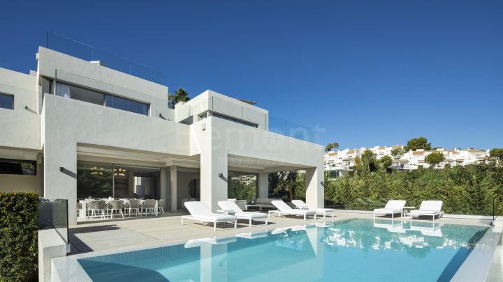 Contemporary 5-bedroom villa for sale in Nueva Andalucia, Marbella