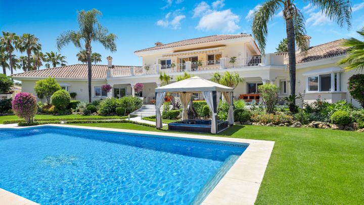 Luxury golf villa for sale in Nueva Andalucia