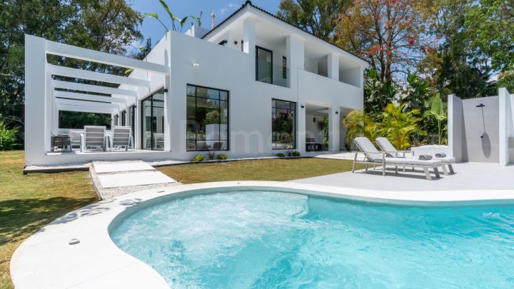 5-Bedroom luxury villa for sale in Nueva Andalucia