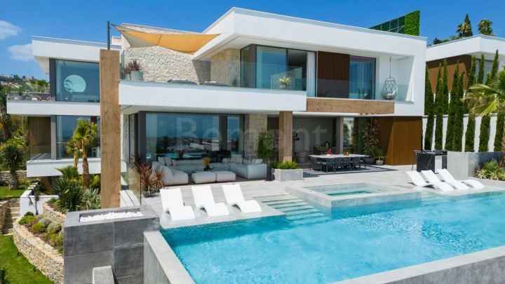 Luxury 6-bedroom villa for sale in Marbella West