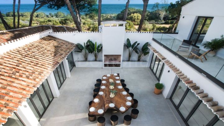 Contemporary 8-bedroom villa for sale in Artola, Marbella East
