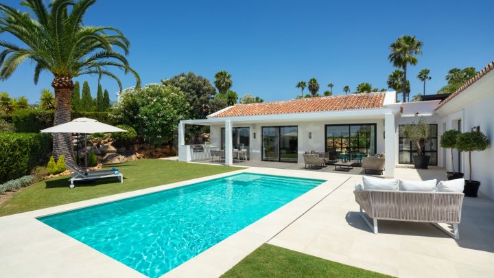 Luxury modern golf villa for sale in Los Naranjos Golf, Nueva Andalucia