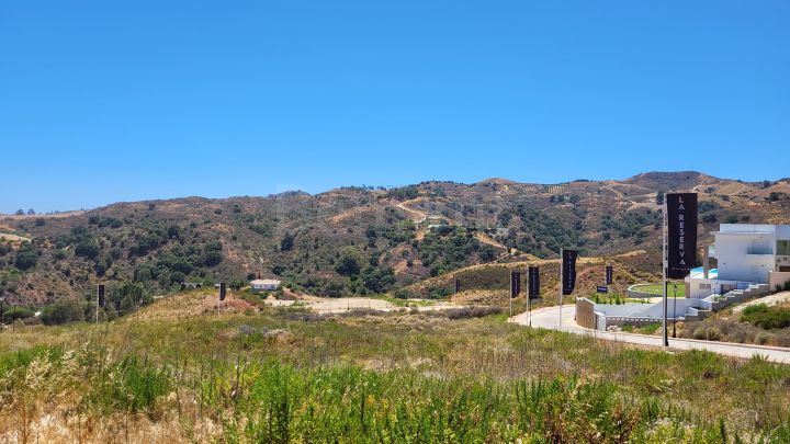 Parcela con vistas a la montaña en La Reserva de la Cala Golf