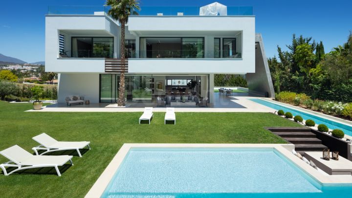5-bedroom golf villa for sale in Nueva Andalucia