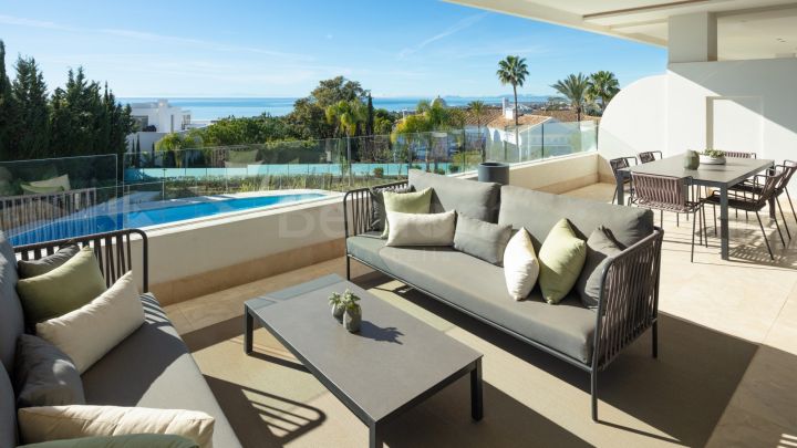 Contemporary penthouse with sea views for sale in Marbella Golden Mile
