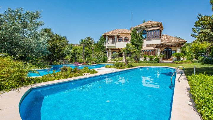 8-Bedroom villa with golf views for sale in Benahavis, Marbella West