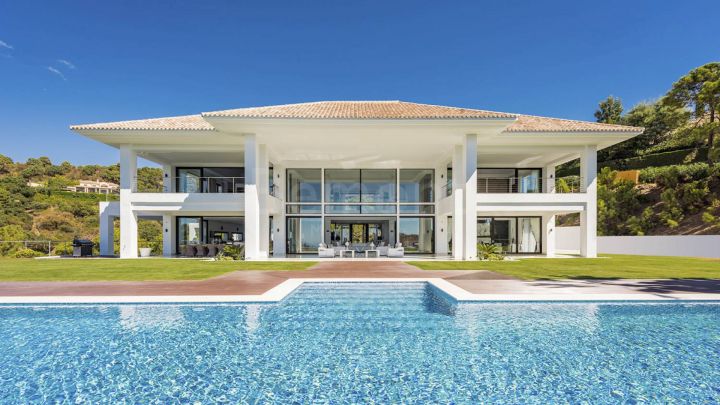 8-Bedroom villa for sale in Benahavis, Marbella West