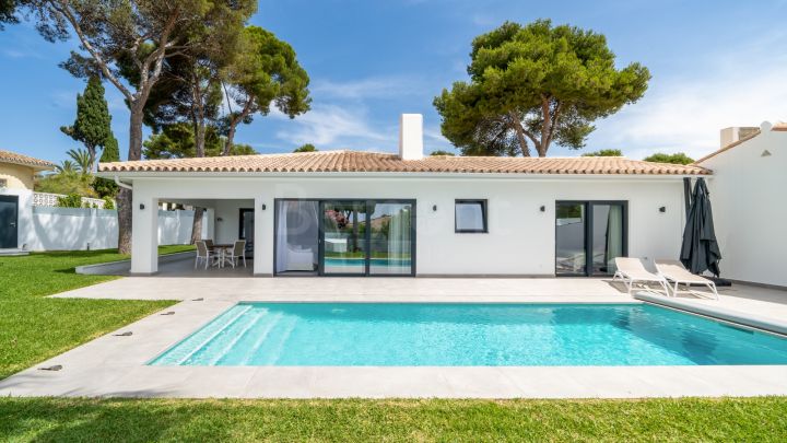 Villa te koop in Los Monteros Playa, Marbella Oost