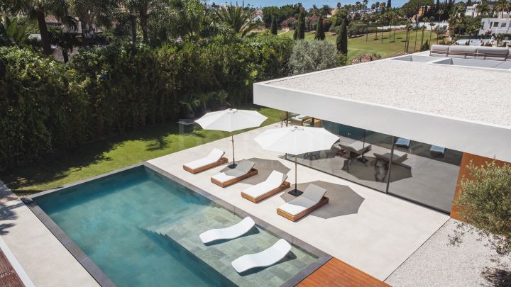 Luxury 4-bedroom golf villa for sale in Nueva Andalucia, Marbella