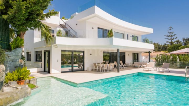 7-Bedrooms newly built villa for sale in Nueva Andalucia
