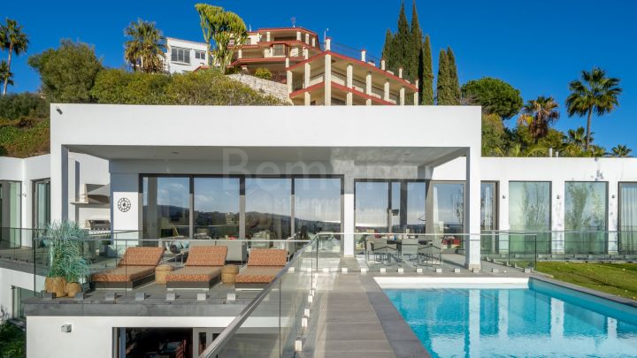 Luxury villa with panoramic views for sale in La Quinta, Marbella West