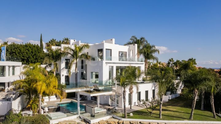 7-bedroom luxury villa for sale in La Alqueria, Marbella West
