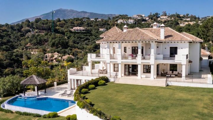 8-Bedroom luxury villa for sale in La Zagaleta, Costa del Sol