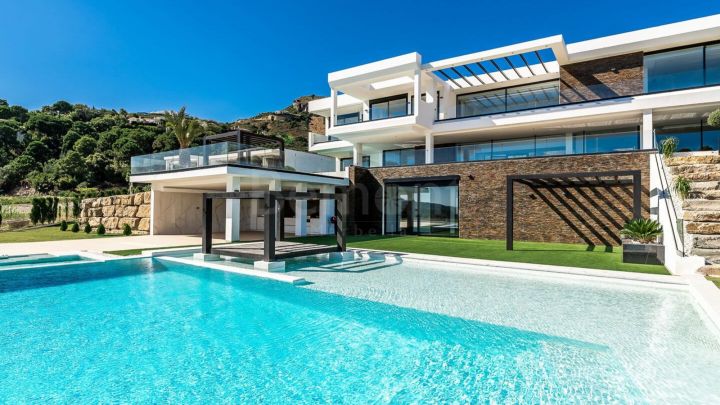 New front line golf villa for sale in Benahavis, Marbella West