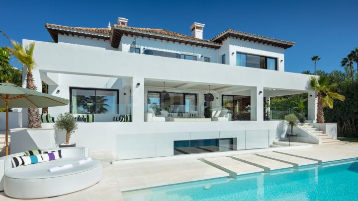 Front line golf luxury villa for sale in Los Naranjos Golf, Marbella