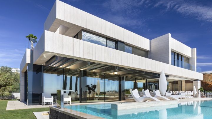 5-Bedroom luxury villa for sale in La Cala Golf, Marbella East
