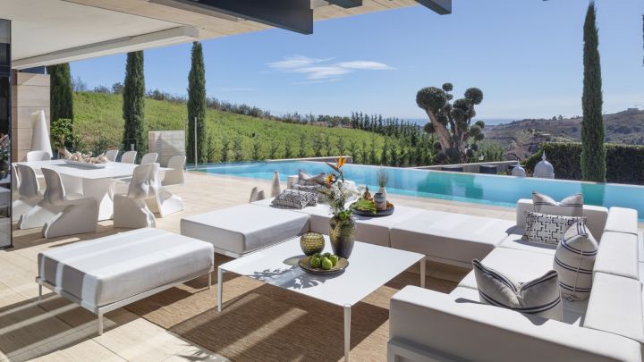 5-Bedroom luxury villa for sale in La Cala Golf, Marbella East