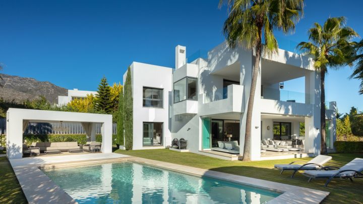 5-Bedroom contemporary villa for sale in Marbella Golden Mile