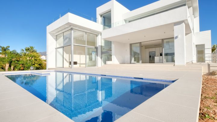 New villa for sale in Marbella West