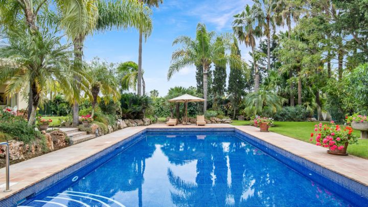 6-bedroom beachside villa for sale in Guadalmina - Westside of Marbella