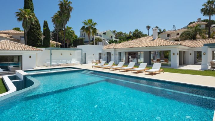 Frontline golf luxury villa for sale in Marbella
