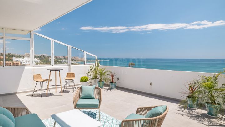 Front line beach duplex penthouse for sale in Marbella West