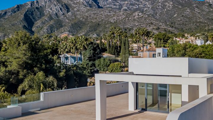 Modern duplex penthouse for sale in Marbella