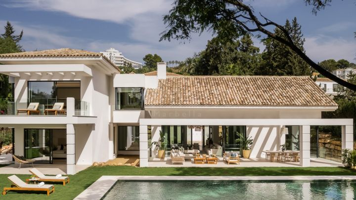Golf luxury villa for sale in El Paraiso, Marbella West