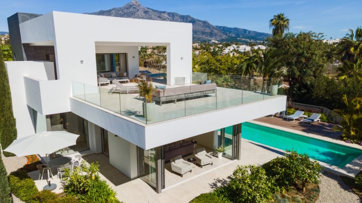5-Bedroom contemporary villa for sale in Nueva Andalucia
