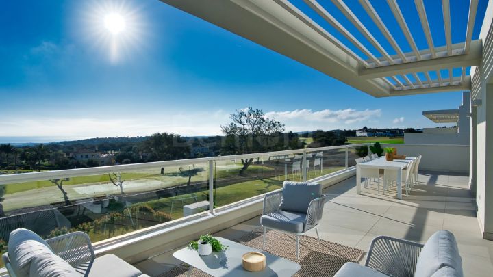 New build frontline golf penthouse for sale in San Roque