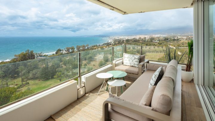 Luxury beach side apartment for sale in Marbella East