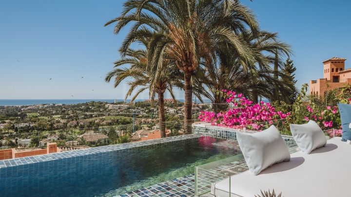 Luxury duplex penthouse with panoramic views for sale in Marbella, Costa del Sol