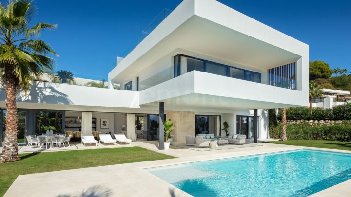 Luxury 5-bedroom villa for sale in Los Olivos, Nueva Andalucia
