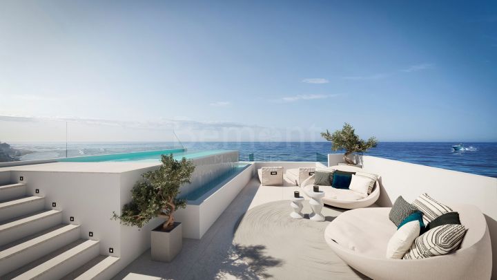 Luxury villas with sea views for sale in Marbella East