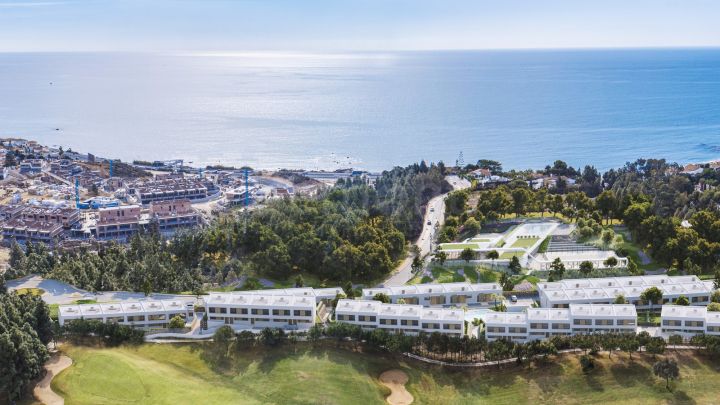 Front line golf townhouses with sea views for sale in Marbella East