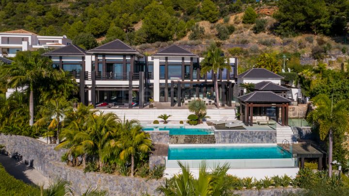 Luxe villa met prachtig uitzicht op zee en de bergen te koop in Marbella