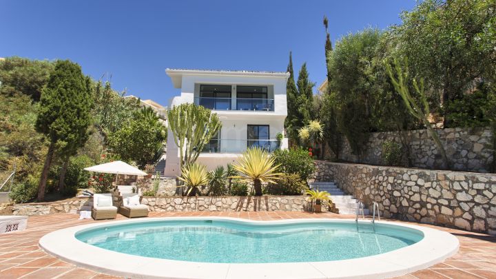 Exclusive 4 bedroom villa for sale in Marbella East