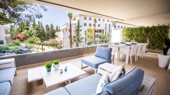2 bedroom modern apartment for sale in Puerto Banus, Marbella