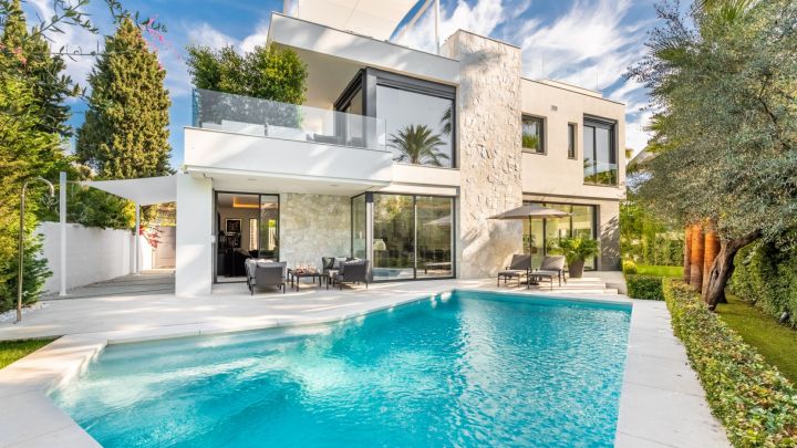 Luxury 5-bedroom villa for sale in Casablanca, Marbella Golden Mile