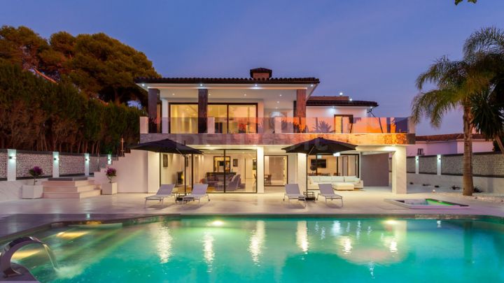 Luxury beach side villa for sale in Los Monteros, Marbella East
